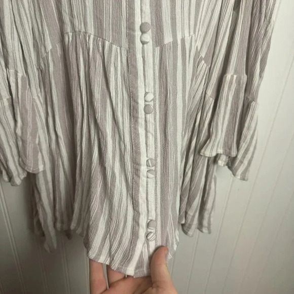 Torrid Stripe Cold Shoulder Blouse Button Front, Ruffle Sleeve 3X E9 - Picture 4 of 7